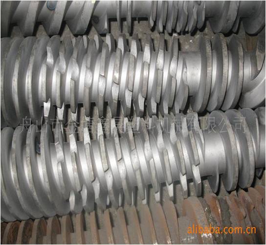 機(jī)械行業(yè)：山東臨工銷(xiāo)售破百億 張少軍頒發(fā)獎(jiǎng)牌